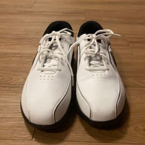 Nike Mens golf shoes size 9.